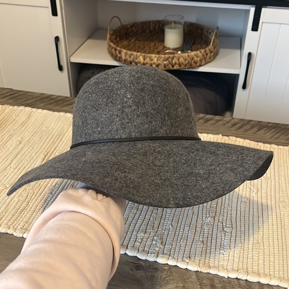 Hat - Picture 2 of 4